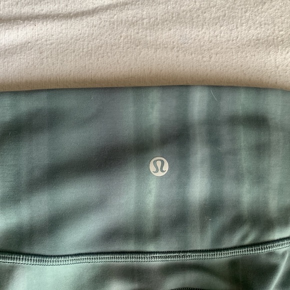 Lululemon In Movement Tight 25” Linear Spray Dye White Deep Ocean Leggings - Picture 6 of 6